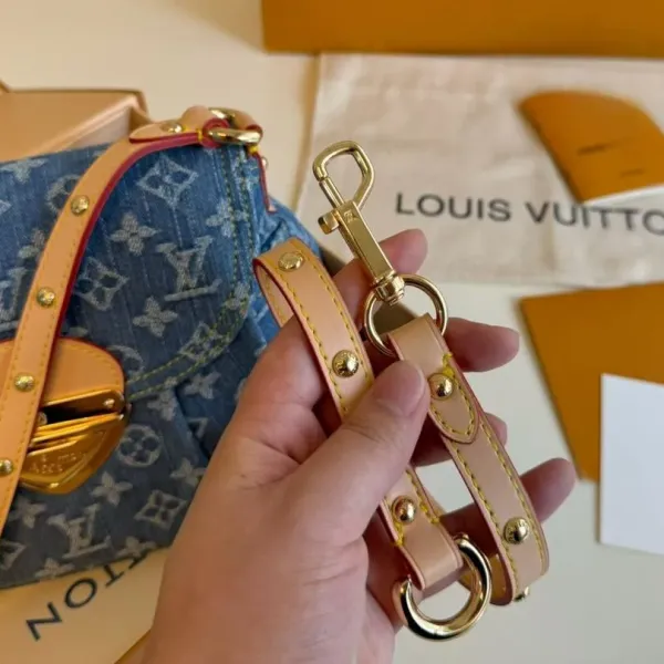 【2026】【LOUIS VUITTON 公式旗艦店】ルイヴィトン  斜めがけバッグ 当日出荷 好評に付き再入荷！24*18CM  1240722