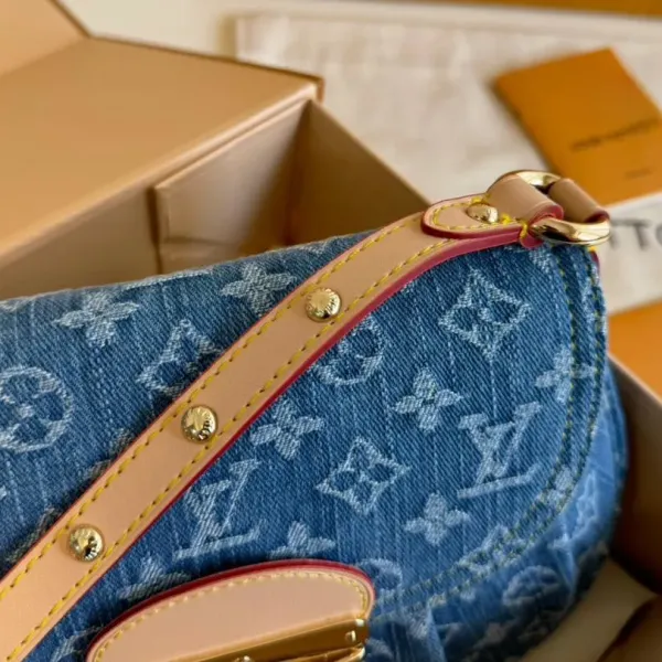 【2026】【LOUIS VUITTON 公式旗艦店】ルイヴィトン  斜めがけバッグ 当日出荷 好評に付き再入荷！24*18CM  1240722