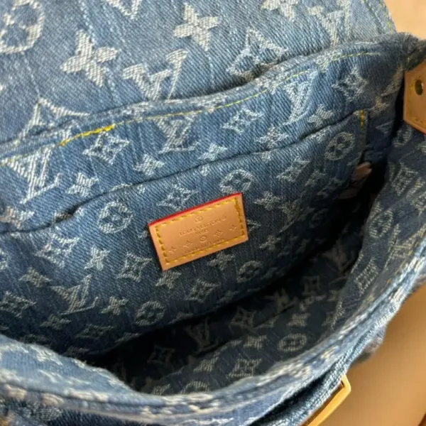 【2026】【LOUIS VUITTON 公式旗艦店】ルイヴィトン  斜めがけバッグ 当日出荷 好評に付き再入荷！24*18CM  1240722