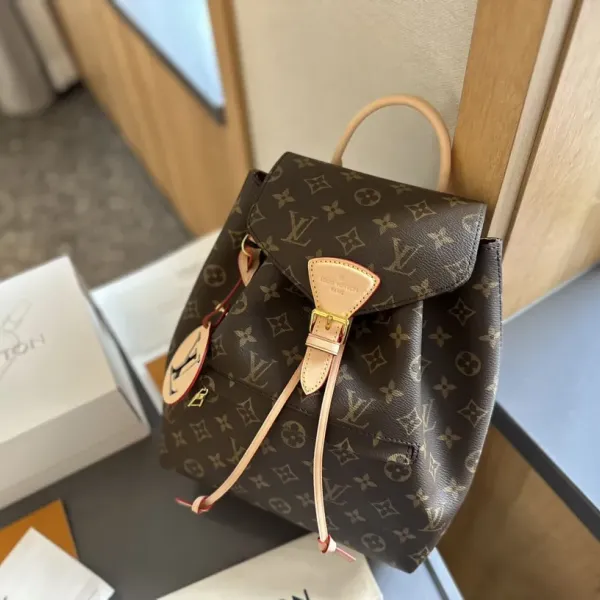 【2026】LV【LOUIS VUITTON 公式旗艦店】ルイヴィトン リュックサック当日出荷 好評に付き再入荷!25*28CM 1240722 【2026】LV【LOUIS VUITTON 公式旗艦店】ルイヴィトン リュックサック当日出荷 好評に付き再入荷!25*28CM 1240722