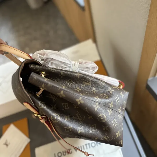 【2026】LV【LOUIS VUITTON 公式旗艦店】ルイヴィトン リュックサック当日出荷 好評に付き再入荷!25*28CM 1240722 【2026】LV【LOUIS VUITTON 公式旗艦店】ルイヴィトン リュックサック当日出荷 好評に付き再入荷!25*28CM 1240722