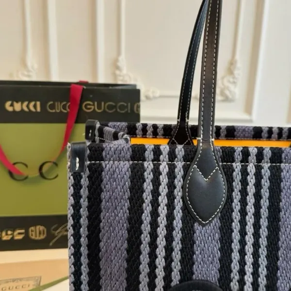 【2026】【GUCCI 公式旗艦店】グッチ ハンドバッグ 当日出荷 好評に付き再入荷!40*28CM 240724 【2026】【GUCCI 公式旗艦店】グッチ ハンドバッグ 当日出荷 好評に付き再入荷!40*28CM 240724