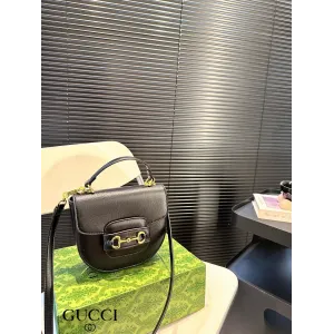 【2026】【GUCCI 公式旗艦店】グッチ 斜めがけバッグ 当日出荷 好評に付き再入荷！19*17.5CM  240724