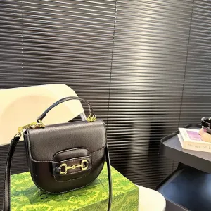 【2026】【GUCCI 公式旗艦店】グッチ 斜めがけバッグ 当日出荷 好評に付き再入荷!19*17.5CM 240724 【2026】【GUCCI 公式旗艦店】グッチ 斜めがけバッグ 当日出荷 好評に付き再入荷!19*17.5CM 240724