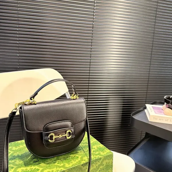 【2026】【GUCCI 公式旗艦店】グッチ 斜めがけバッグ 当日出荷 好評に付き再入荷!19*17.5CM 240724 【2026】【GUCCI 公式旗艦店】グッチ 斜めがけバッグ 当日出荷 好評に付き再入荷!19*17.5CM 240724