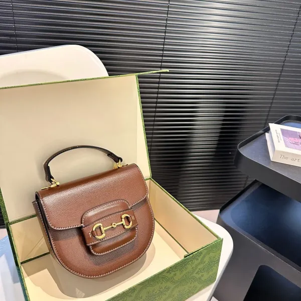 【2026】【GUCCI 公式旗艦店】グッチ 斜めがけバッグ 当日出荷 好評に付き再入荷!19*17.5CM 240724 【2026】【GUCCI 公式旗艦店】グッチ 斜めがけバッグ 当日出荷 好評に付き再入荷!19*17.5CM 240724