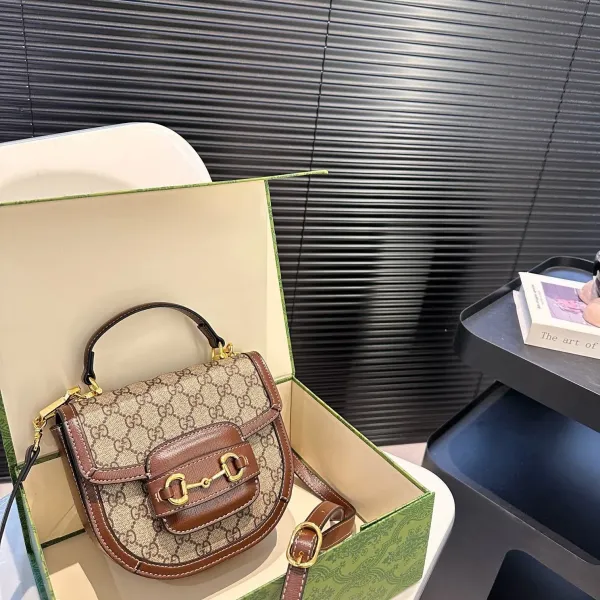 【2026】【GUCCI 公式旗艦店】グッチ 斜めがけバッグ 当日出荷 好評に付き再入荷!19*17.5CM 240724 【2026】【GUCCI 公式旗艦店】グッチ 斜めがけバッグ 当日出荷 好評に付き再入荷!19*17.5CM 240724