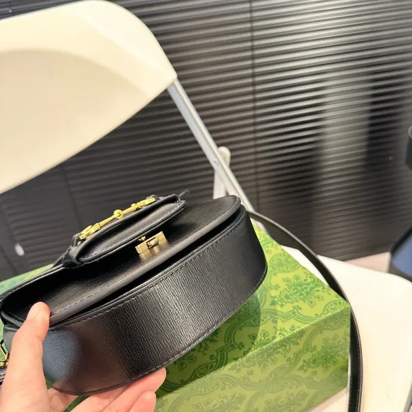 【2026】【GUCCI 公式旗艦店】グッチ 斜めがけバッグ 当日出荷 好評に付き再入荷!19*17.5CM 240724 【2026】【GUCCI 公式旗艦店】グッチ 斜めがけバッグ 当日出荷 好評に付き再入荷!19*17.5CM 240724