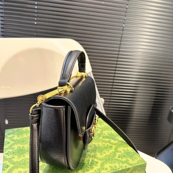 【2026】【GUCCI 公式旗艦店】グッチ 斜めがけバッグ 当日出荷 好評に付き再入荷!19*17.5CM 240724 【2026】【GUCCI 公式旗艦店】グッチ 斜めがけバッグ 当日出荷 好評に付き再入荷!19*17.5CM 240724