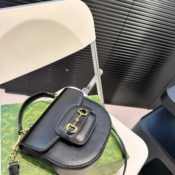 【2026】【GUCCI 公式旗艦店】グッチ 斜めがけバッグ 当日出荷 好評に付き再入荷!19*17.5CM 240724 【2026】【GUCCI 公式旗艦店】グッチ 斜めがけバッグ 当日出荷 好評に付き再入荷!19*17.5CM 240724