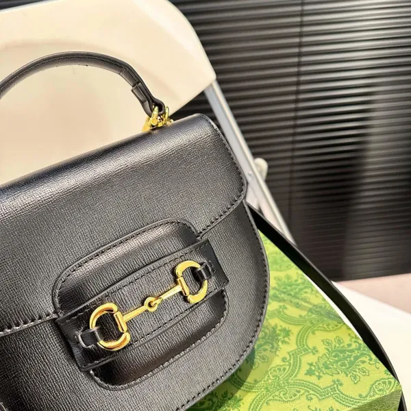 【2026】【GUCCI 公式旗艦店】グッチ 斜めがけバッグ 当日出荷 好評に付き再入荷!19*17.5CM 240724 【2026】【GUCCI 公式旗艦店】グッチ 斜めがけバッグ 当日出荷 好評に付き再入荷!19*17.5CM 240724