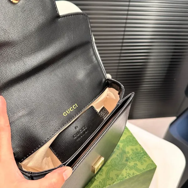 【2026】【GUCCI 公式旗艦店】グッチ 斜めがけバッグ 当日出荷 好評に付き再入荷!19*17.5CM 240724 【2026】【GUCCI 公式旗艦店】グッチ 斜めがけバッグ 当日出荷 好評に付き再入荷!19*17.5CM 240724