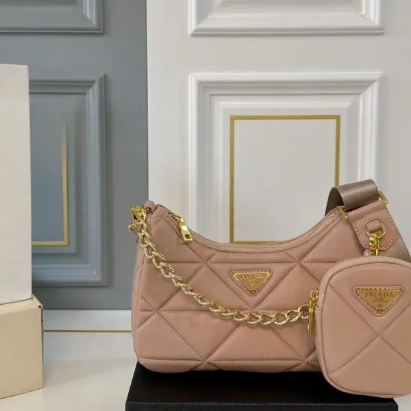 【2026】【PRADA  公式 旗艦店】プラダ  斜めがけバッグ 当日出荷 好評に付き再入荷！26*13CM 240719