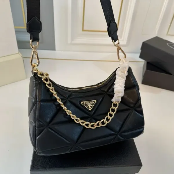 【2026】【PRADA  公式 旗艦店】プラダ  斜めがけバッグ 当日出荷 好評に付き再入荷！26*13CM 240719