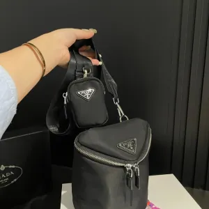 【2026】【PRADA 公式 旗艦店】プラダ 斜めがけバッグ 当日出荷 好評に付き再入荷!20*16CM 240719 【2026】【PRADA 公式 旗艦店】プラダ 斜めがけバッグ 当日出荷 好評に付き再入荷!20*16CM 240719