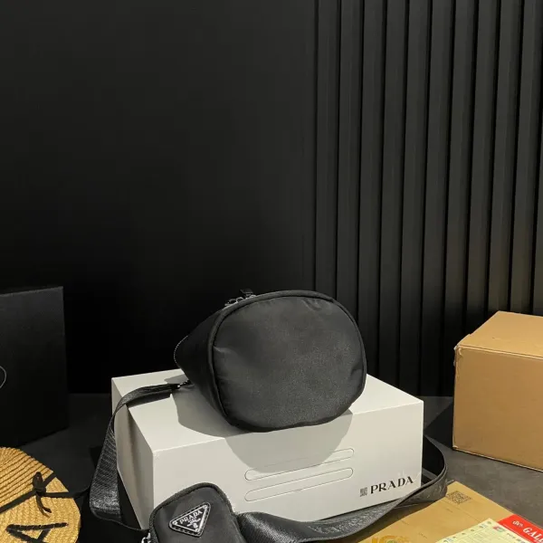 【2026】【PRADA 公式 旗艦店】プラダ 斜めがけバッグ 当日出荷 好評に付き再入荷!20*16CM 240719 【2026】【PRADA 公式 旗艦店】プラダ 斜めがけバッグ 当日出荷 好評に付き再入荷!20*16CM 240719