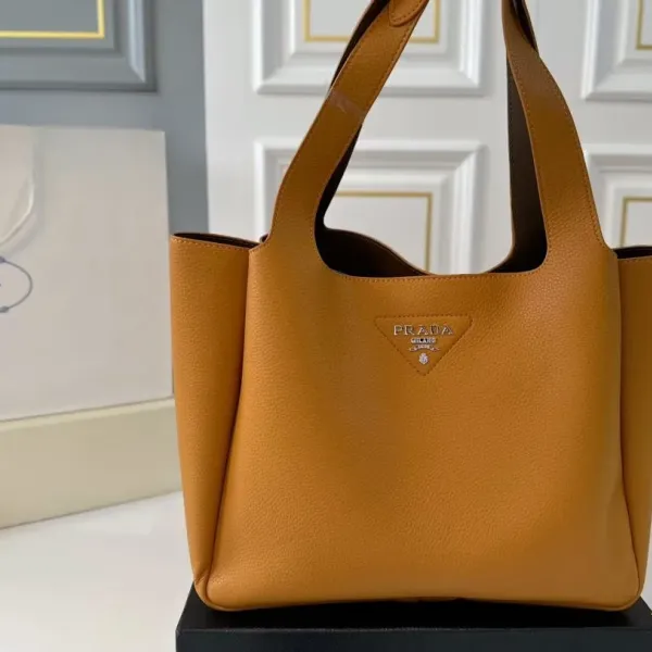 【2026】【PRADA 公式 旗艦店】プラダ ハンドバッグ 当日出荷 好評に付き再入荷!31*26CM 240719 【2026】【PRADA 公式 旗艦店】プラダ ハンドバッグ 当日出荷 好評に付き再入荷!31*26CM 240719