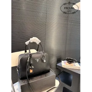 【2026】【PRADA  公式 旗艦店】プラダ   ハンドバッグ当日出荷 好評に付き再入荷！31*21CM  240719
