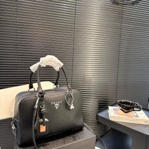 【2026】【PRADA  公式 旗艦店】プラダ   ハンドバッグ当日出荷 好評に付き再入荷！31*21CM  240719