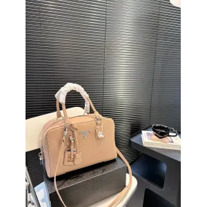 【2026】【PRADA 公式 旗艦店】プラダ ハンドバッグ当日出荷 好評に付き再入荷!31*21CM 240719 【2026】【PRADA 公式 旗艦店】プラダ ハンドバッグ当日出荷 好評に付き再入荷!31*21CM 240719