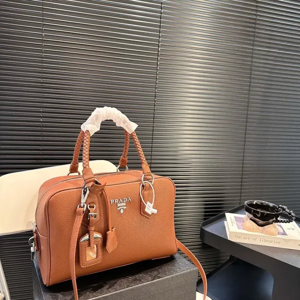 【2026】【PRADA 公式 旗艦店】プラダ ハンドバッグ当日出荷 好評に付き再入荷!31*21CM 240719 【2026】【PRADA 公式 旗艦店】プラダ ハンドバッグ当日出荷 好評に付き再入荷!31*21CM 240719