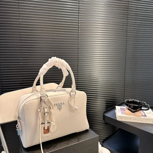 【2026】【PRADA 公式 旗艦店】プラダ ハンドバッグ当日出荷 好評に付き再入荷!31*21CM 240719 【2026】【PRADA 公式 旗艦店】プラダ ハンドバッグ当日出荷 好評に付き再入荷!31*21CM 240719