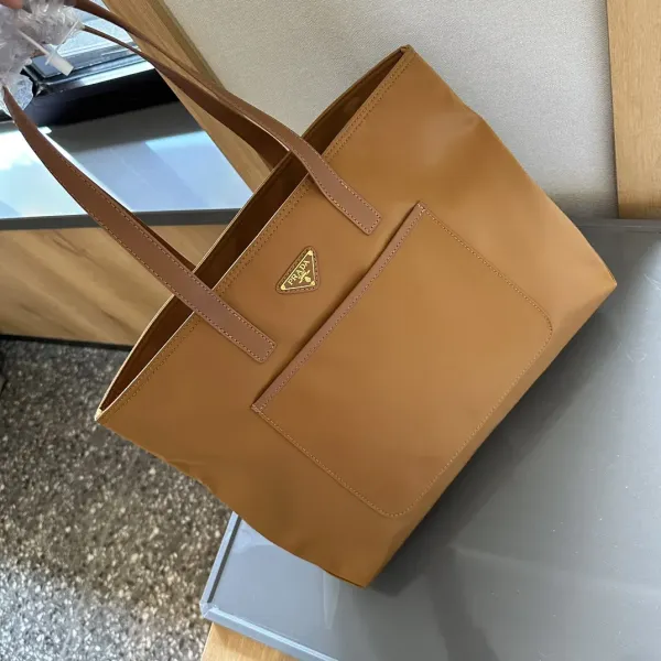 【2026】【PRADA 公式 旗艦店】プラダ ハンドバッグ当日出荷 好評に付き再入荷!37*32CM 240719 【2026】【PRADA 公式 旗艦店】プラダ ハンドバッグ当日出荷 好評に付き再入荷!37*32CM 240719
