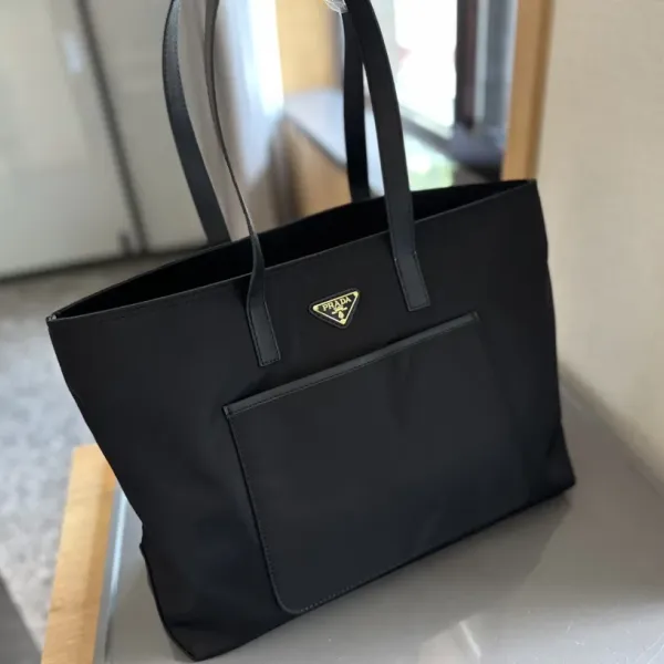【2026】【PRADA 公式 旗艦店】プラダ ハンドバッグ当日出荷 好評に付き再入荷!37*32CM 240719 【2026】【PRADA 公式 旗艦店】プラダ ハンドバッグ当日出荷 好評に付き再入荷!37*32CM 240719