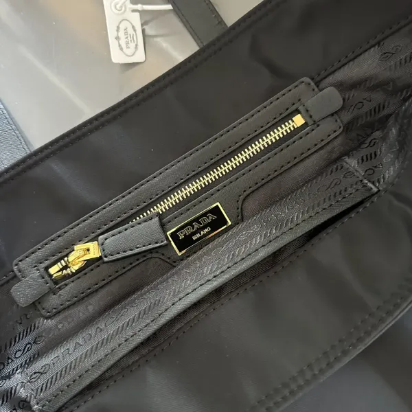 【2026】【PRADA 公式 旗艦店】プラダ ハンドバッグ当日出荷 好評に付き再入荷!37*32CM 240719 【2026】【PRADA 公式 旗艦店】プラダ ハンドバッグ当日出荷 好評に付き再入荷!37*32CM 240719