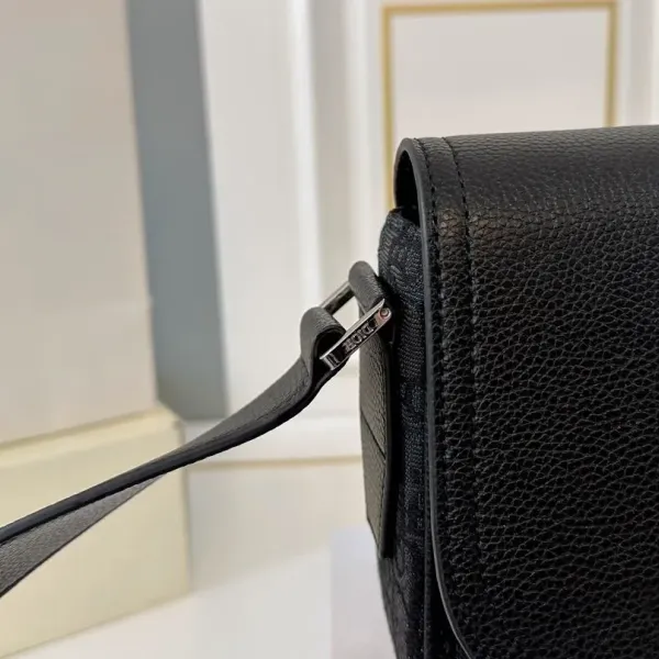 【2026】【DIOR公式旗艦店】ディオール 斜めがけバッグ 当日出荷 好評に付き再入荷!23*18CM 240720 【2026】【DIOR公式旗艦店】ディオール 斜めがけバッグ 当日出荷 好評に付き再入荷!23*18CM 240720