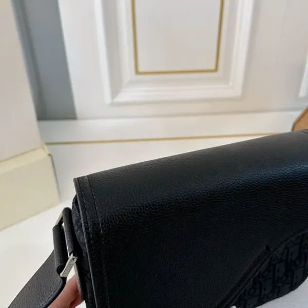 【2026】【DIOR公式旗艦店】ディオール 斜めがけバッグ 当日出荷 好評に付き再入荷!23*18CM 240720 【2026】【DIOR公式旗艦店】ディオール 斜めがけバッグ 当日出荷 好評に付き再入荷!23*18CM 240720