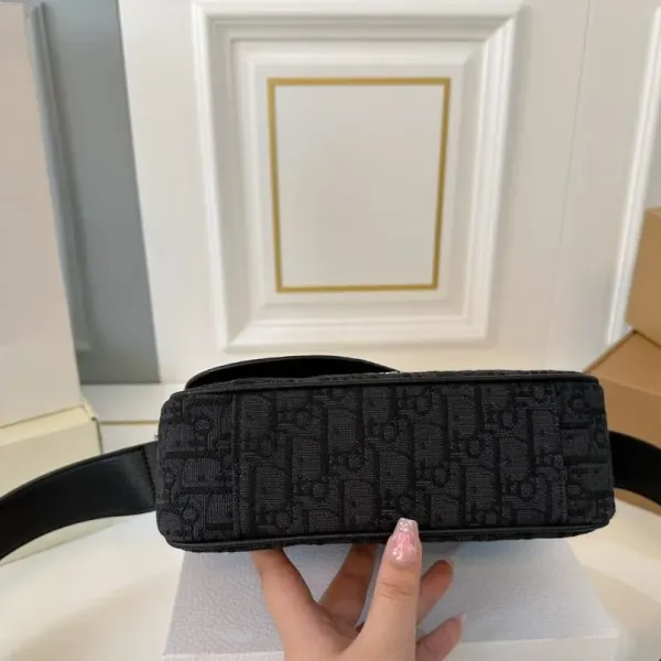 【2026】【DIOR公式旗艦店】ディオール 斜めがけバッグ 当日出荷 好評に付き再入荷!23*18CM 240720 【2026】【DIOR公式旗艦店】ディオール 斜めがけバッグ 当日出荷 好評に付き再入荷!23*18CM 240720