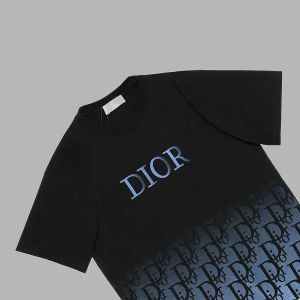 【2026】【DIOR 公式旗艦店】ディオール Tシャツ ご好評に付き再入荷 240718 【2026】【DIOR 公式旗艦店】ディオール Tシャツ ご好評に付き再入荷 240718