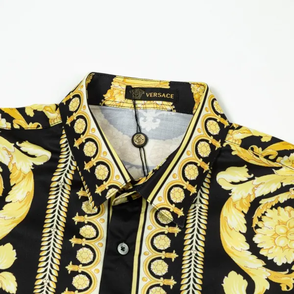 【2026】【VERSACE 公式旗艦店】ヴェルサーチ シャツ ご好評に付き再入荷 240716 【2026】【VERSACE 公式旗艦店】ヴェルサーチ シャツ ご好評に付き再入荷 240716