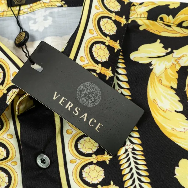 【2026】【VERSACE 公式旗艦店】ヴェルサーチ シャツ ご好評に付き再入荷 240716 【2026】【VERSACE 公式旗艦店】ヴェルサーチ シャツ ご好評に付き再入荷 240716