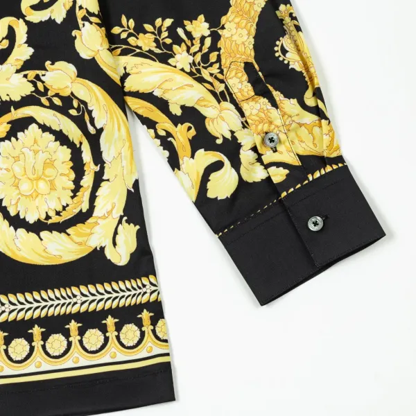 【2026】【VERSACE 公式旗艦店】ヴェルサーチ シャツ ご好評に付き再入荷 240716 【2026】【VERSACE 公式旗艦店】ヴェルサーチ シャツ ご好評に付き再入荷 240716