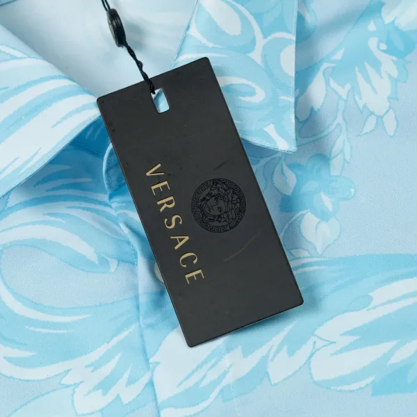 【2026】【VERSACE 公式旗艦店】ヴェルサーチ シャツ ご好評に付き再入荷 240716 【2026】【VERSACE 公式旗艦店】ヴェルサーチ シャツ ご好評に付き再入荷 240716
