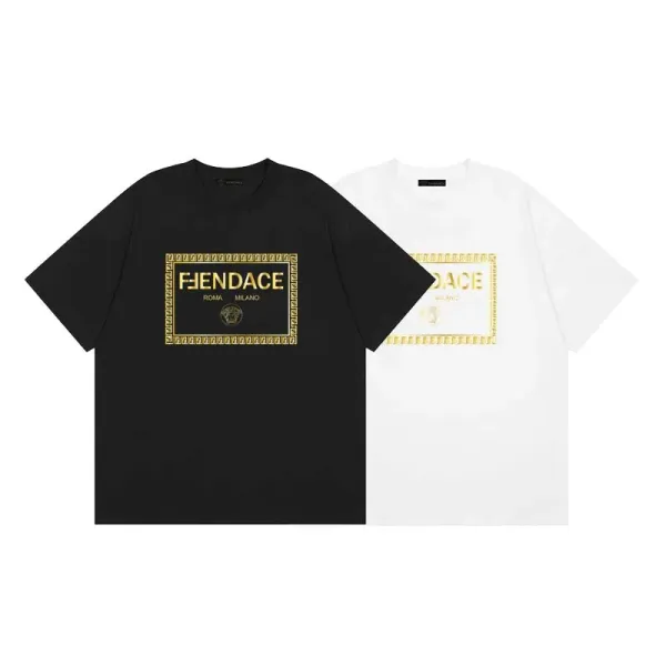 【2026】【VERSACE 公式旗艦店】ヴェルサーチ Tシャツご好評に付き再入荷 24628 【2026】【VERSACE 公式旗艦店】ヴェルサーチ Tシャツご好評に付き再入荷 24628
