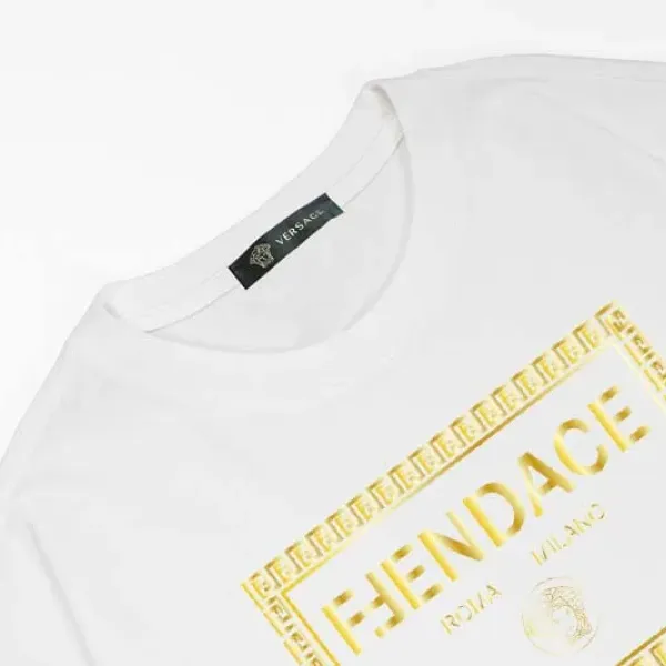 【2026】【VERSACE 公式旗艦店】ヴェルサーチ Tシャツご好評に付き再入荷 24628 【2026】【VERSACE 公式旗艦店】ヴェルサーチ Tシャツご好評に付き再入荷 24628