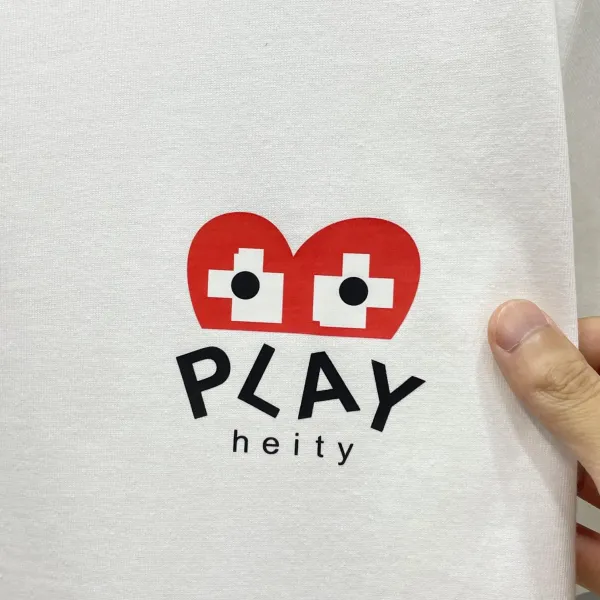 【2026】【COMME DES GARCONS PLAY 公式旗艦店】 コム デ ギャルソン プレイ Tシャツご好評に付き再入荷 24628 【2026】【COMME DES GARCONS PLAY 公式旗艦店】 コム デ ギャルソン プレイ Tシャツご好評に付き再入荷 24628