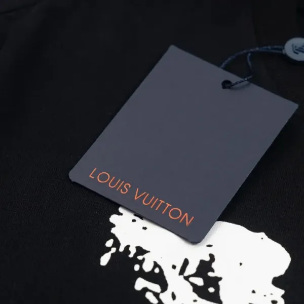 【2026】【LOUIS VUITTON 公式旗艦店】ルイヴィトン Tシャツ ご好評に付き再入荷 240624 【2026】【LOUIS VUITTON 公式旗艦店】ルイヴィトン Tシャツ ご好評に付き再入荷 240624