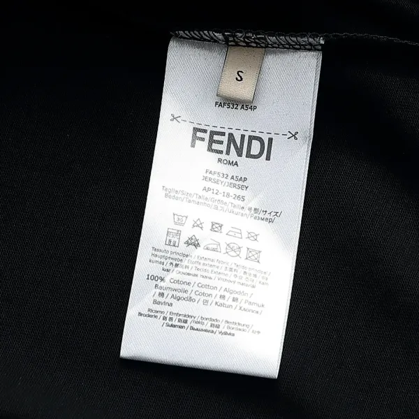 【2026】【FENDI  公式旗艦店】フェンディ  Tシャツ ご好評に付き再入荷！