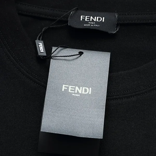 【2026】【FENDI  公式旗艦店】フェンディ  Tシャツ ご好評に付き再入荷！