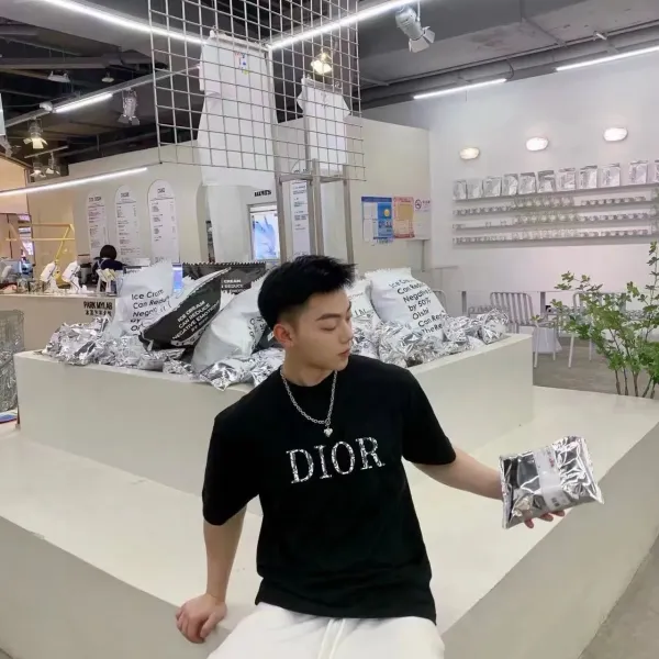 【2026】【DIOR 公式旗艦店】ディオール    Tシャツ ご好評に付き再入荷！