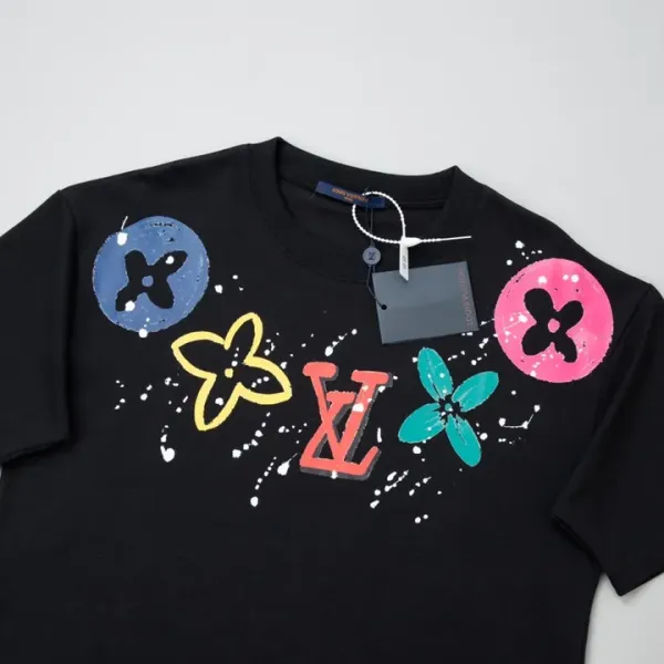 【2026】LV 【LOUIS VUITTON 公式旗艦店】ルイヴィトン Tシャツご好評に付き再入荷! 【2026】LV 【LOUIS VUITTON 公式旗艦店】ルイヴィトン Tシャツご好評に付き再入荷!
