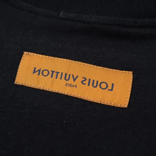 【2026】LV 【LOUIS VUITTON 公式旗艦店】ルイヴィトン Tシャツご好評に付き再入荷! 【2026】LV 【LOUIS VUITTON 公式旗艦店】ルイヴィトン Tシャツご好評に付き再入荷!