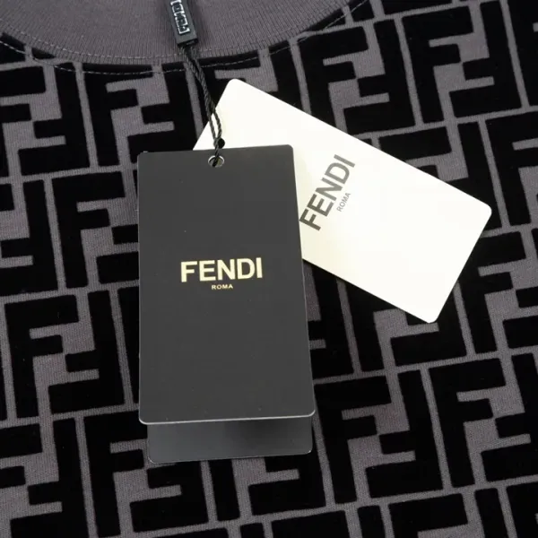 【2026】【FENDI 公式旗艦店】フェンディTシャツ ご好評に付き再入荷! 【2026】【FENDI 公式旗艦店】フェンディTシャツ ご好評に付き再入荷!