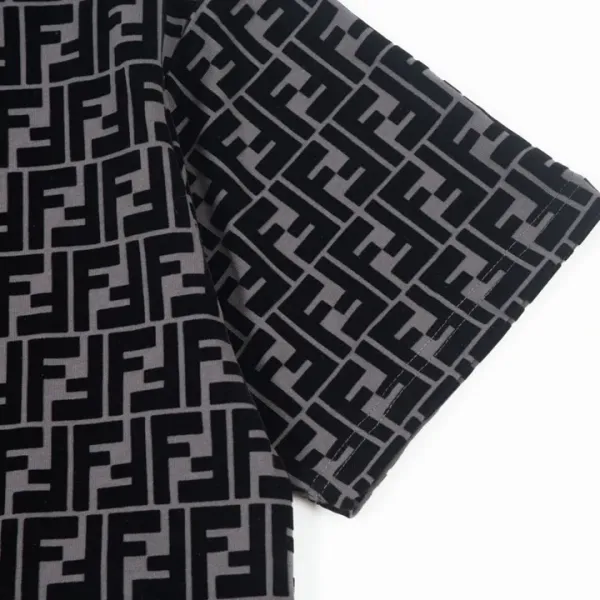 【2026】【FENDI 公式旗艦店】フェンディTシャツ ご好評に付き再入荷! 【2026】【FENDI 公式旗艦店】フェンディTシャツ ご好評に付き再入荷!