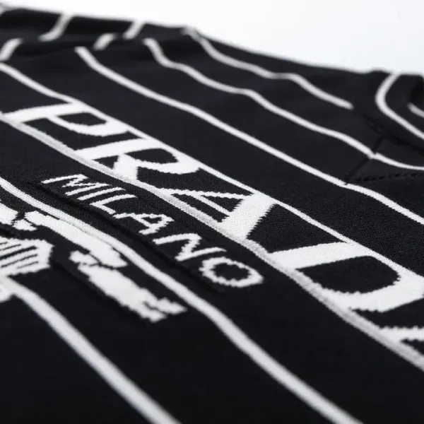 【2026】【PRADA  公式旗艦店】プラダ  Tシャツ ご好評に付き再入荷！