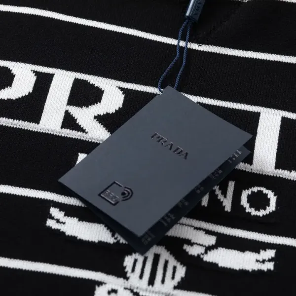 【2026】【PRADA  公式旗艦店】プラダ  Tシャツ ご好評に付き再入荷！